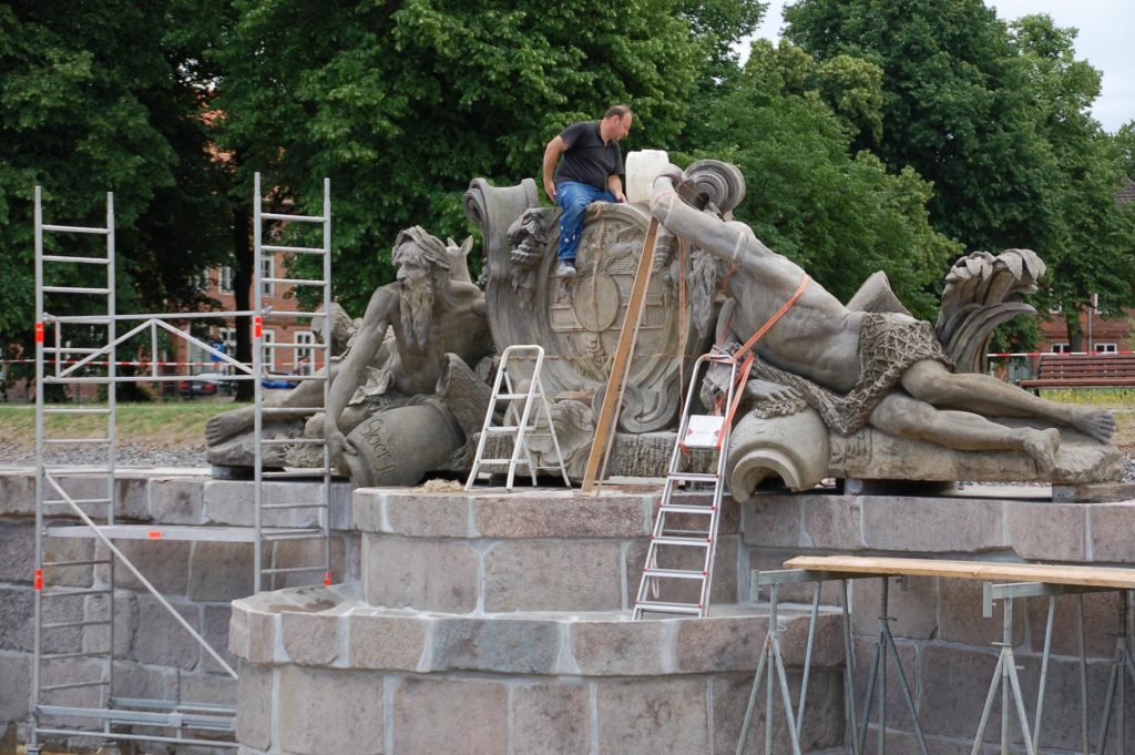 Schloss Ludwigslust, Montage der Kaskade